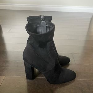 Black heeled boots